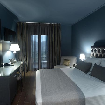 Theasis Hotel 帕拉米夏 外观 照片