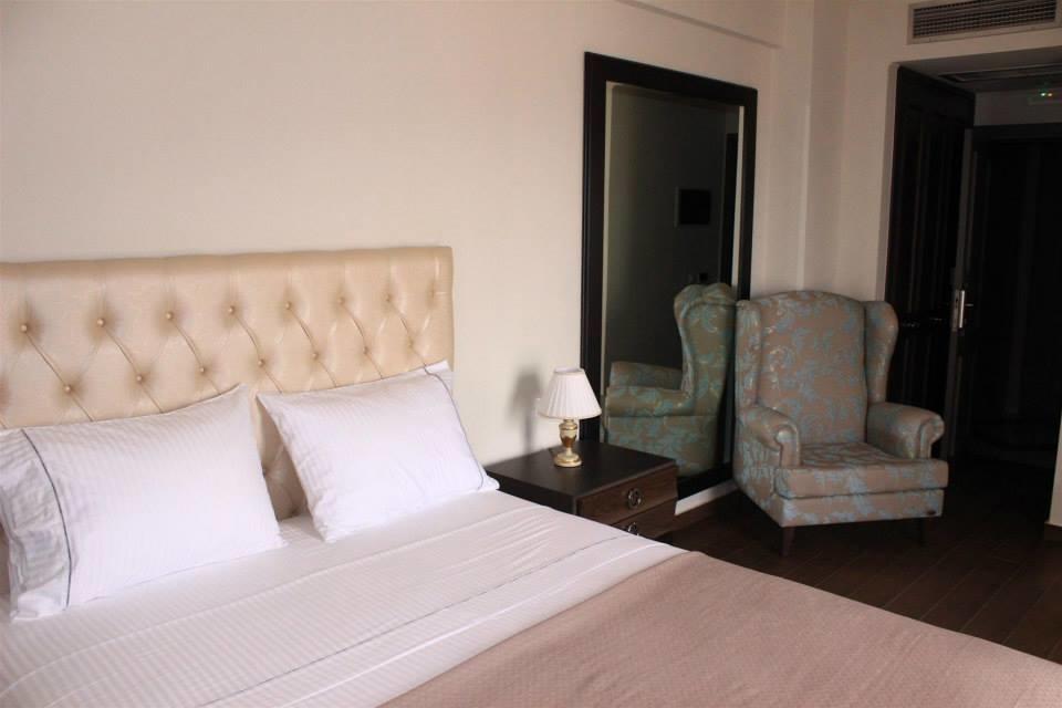 Theasis Hotel 帕拉米夏 外观 照片