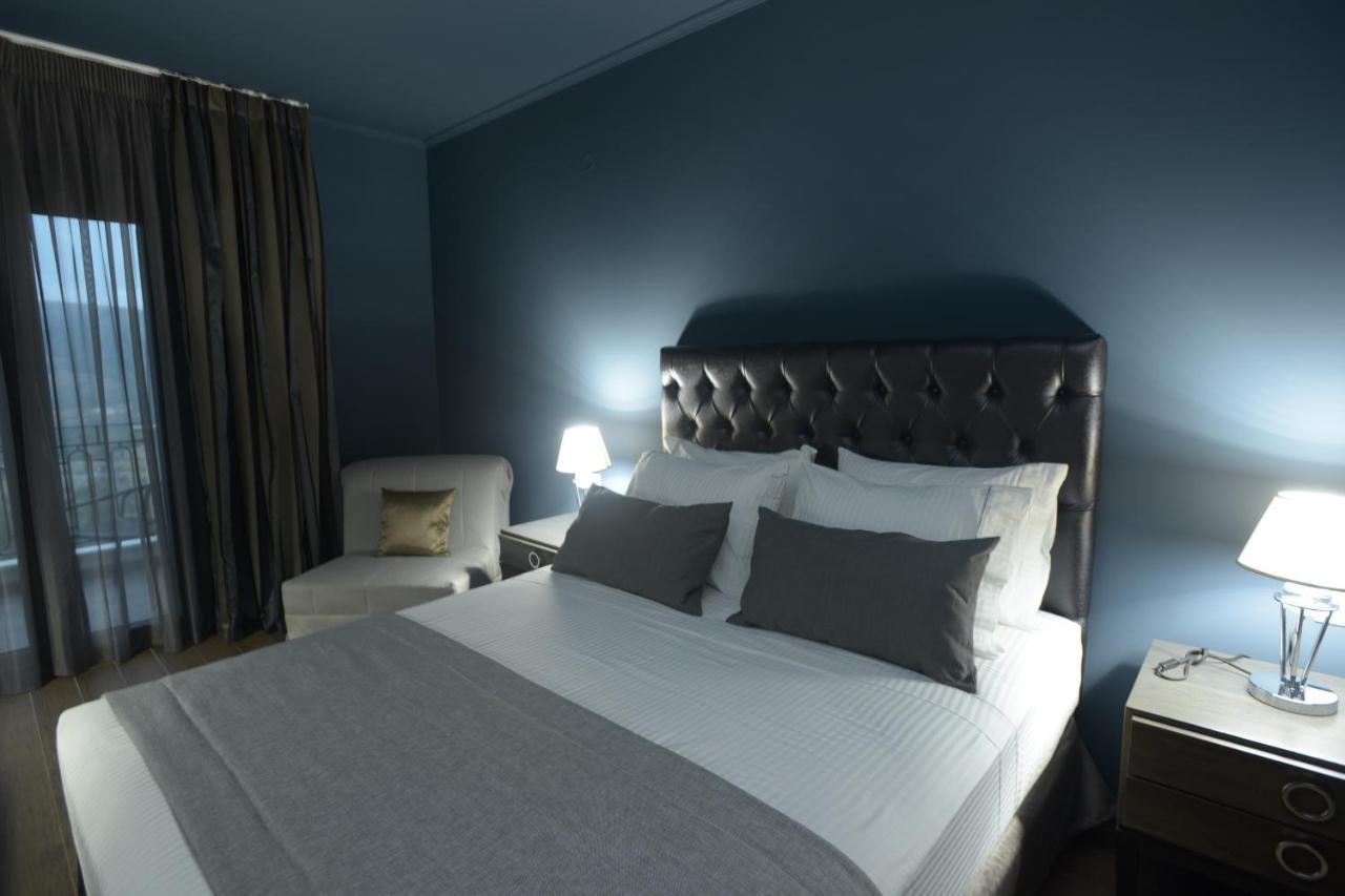 Theasis Hotel 帕拉米夏 外观 照片