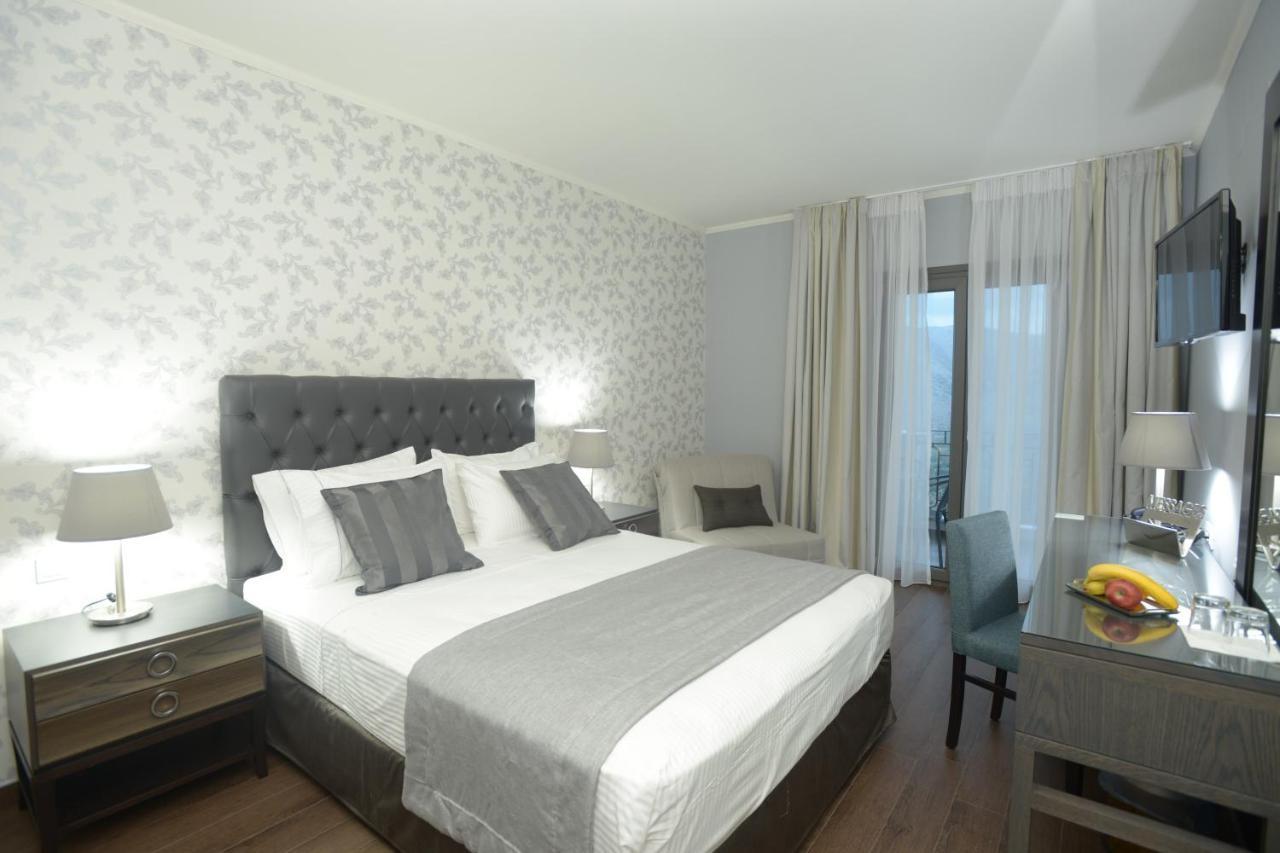 Theasis Hotel 帕拉米夏 外观 照片